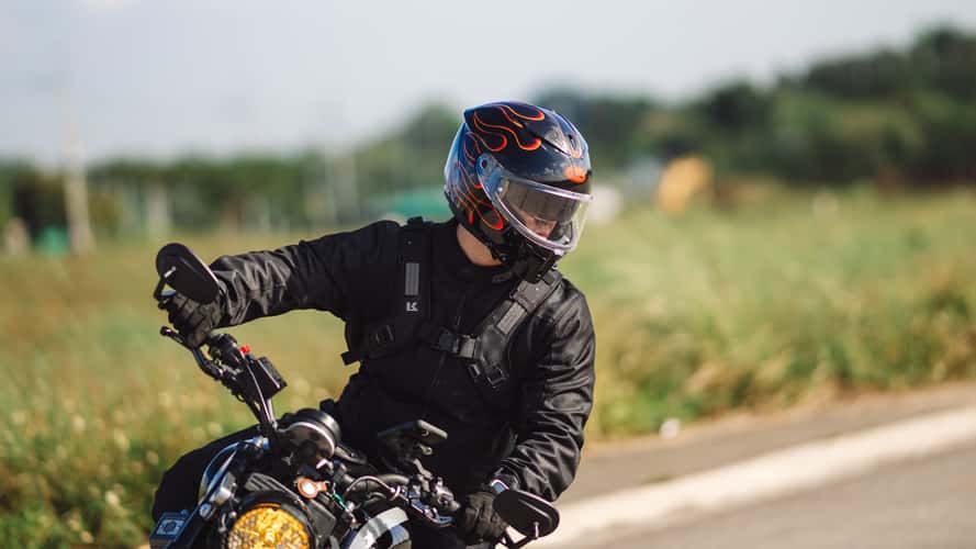 Bell's Cheapest Motorcycle Helmet Should Have Been Made a Long Time Ago